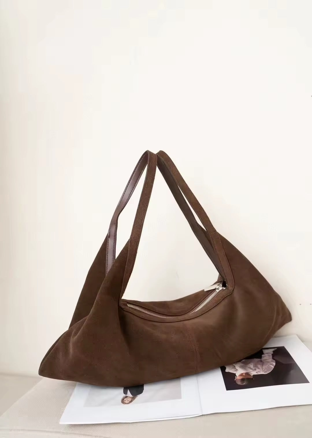 Luxurious leather bag: style and durability. Timeless natural beauty: your new favorite bag