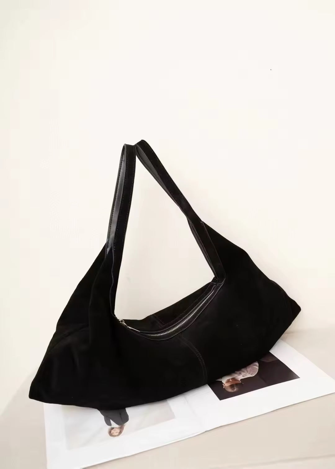 Luxurious leather bag: style and durability. Timeless natural beauty: your new favorite bag