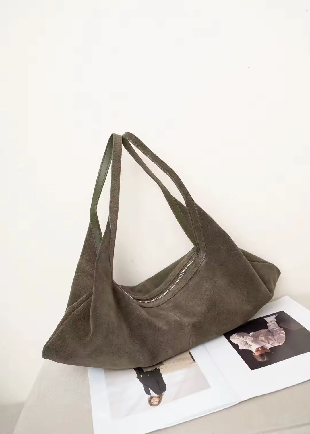 Luxurious leather bag: style and durability. Timeless natural beauty: your new favorite bag