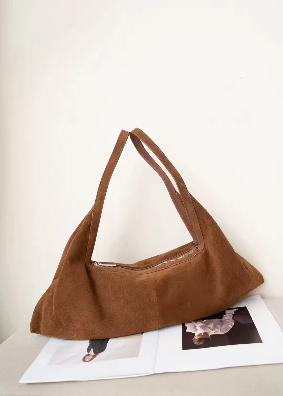 Luxurious leather bag: style and durability. Timeless natural beauty: your new favorite bag