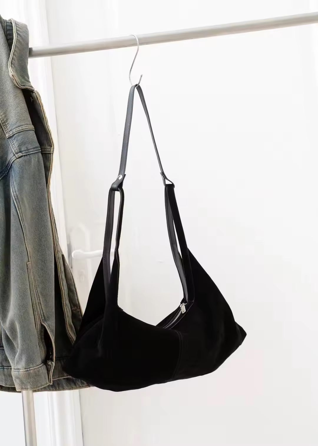 Luxurious leather bag: style and durability. Timeless natural beauty: your new favorite bag