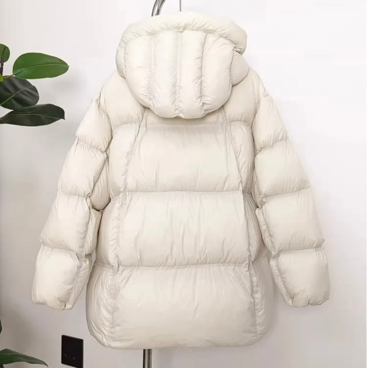 Women's Burgundy Down Jacket: Warm, Stylish, and Sustainable