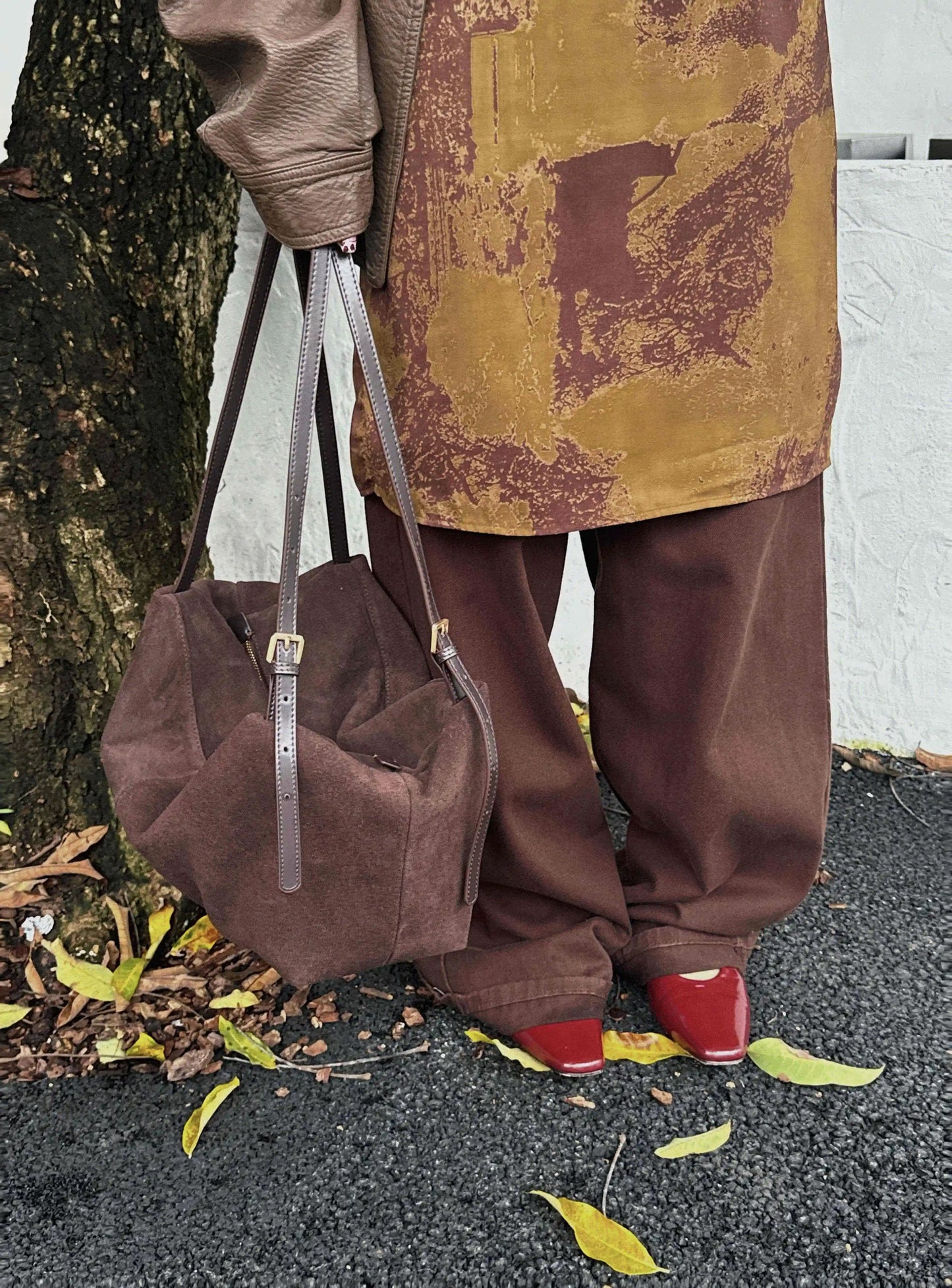 Handmade Leather Tote Bag with a Spacious Interior and Adjustable Shoulder Strap