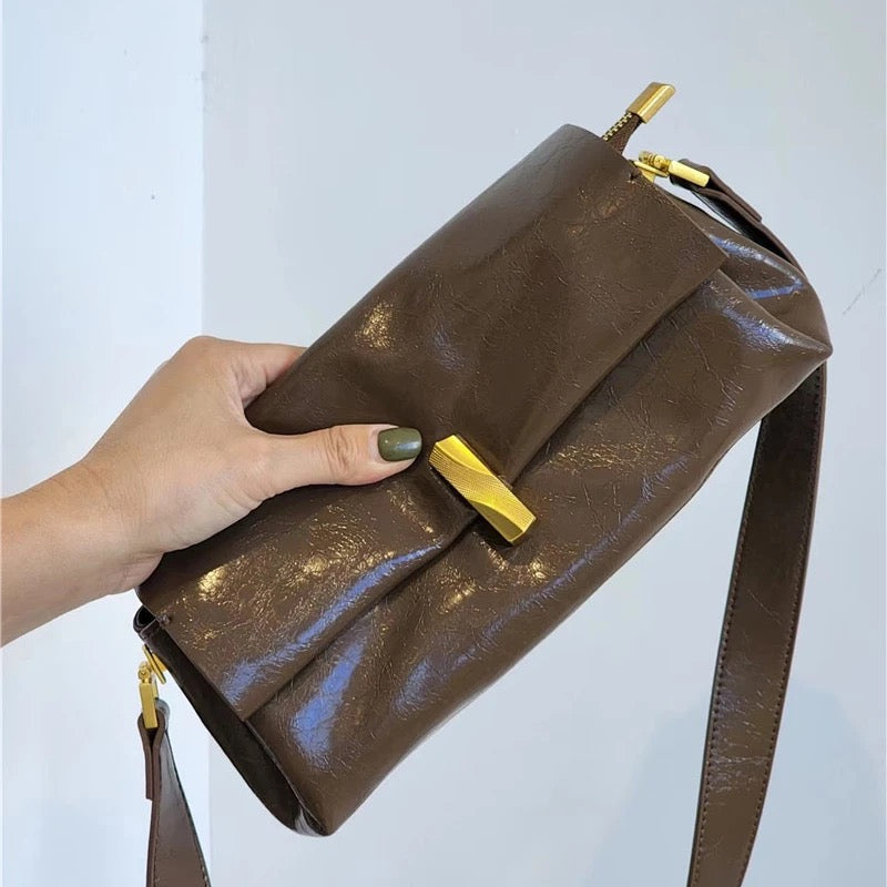 Elegante handgefertigte Damenhandtasche aus Leder