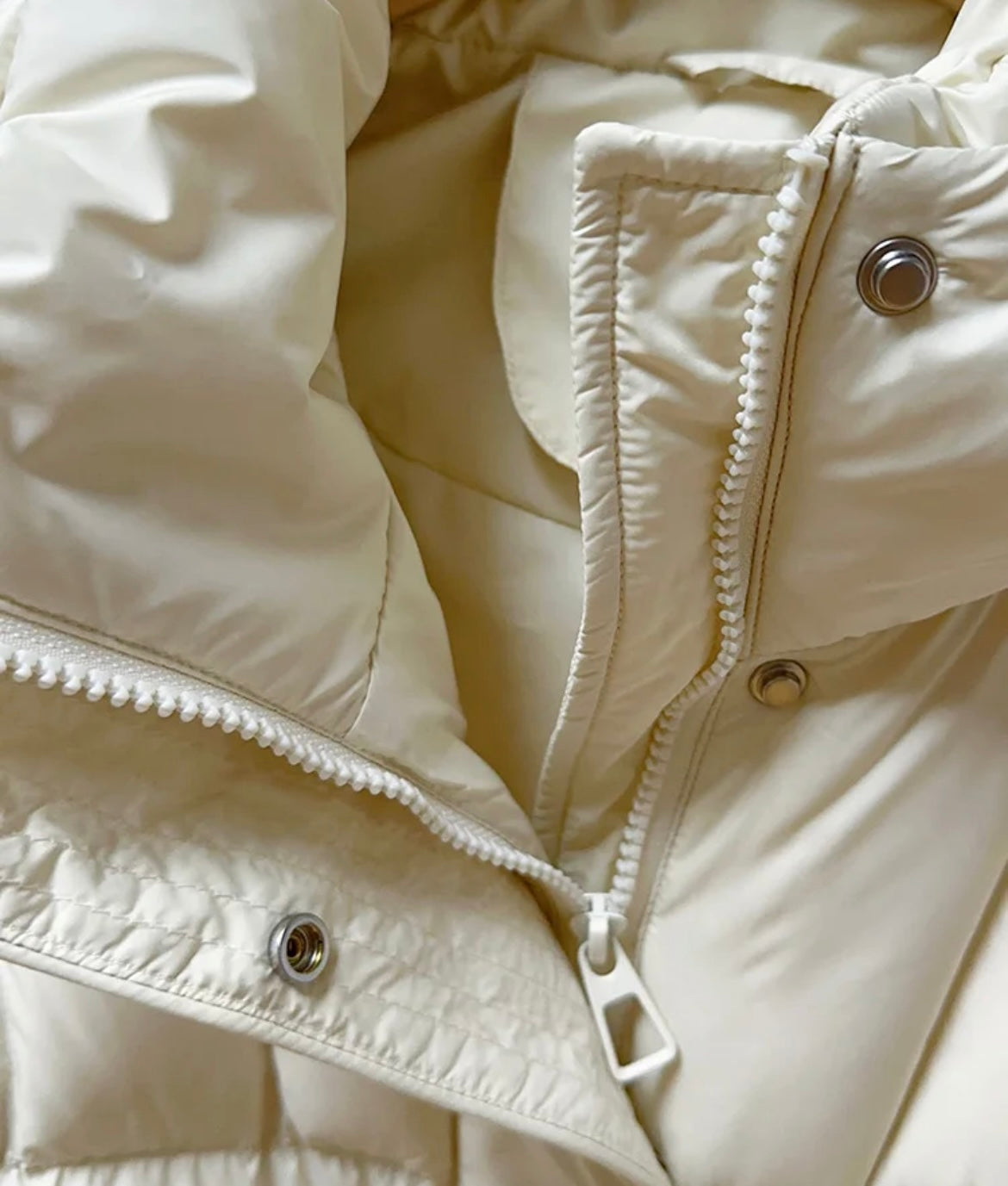 Ultimate Comfort: Women's Hooded Duck Down Jacket