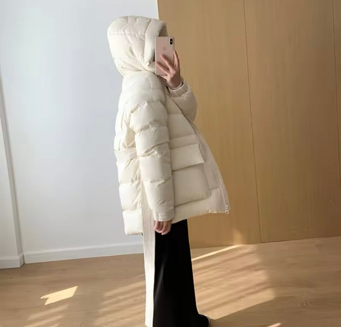 Stay Cozy and Chic: Women's Duck Down Hooded Jacket