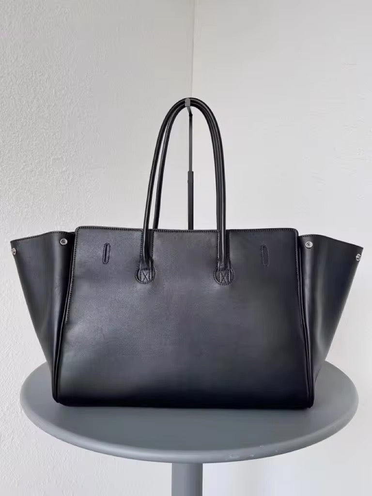 Chic & Timeless: Trendy Women's Genuine Leather Bag