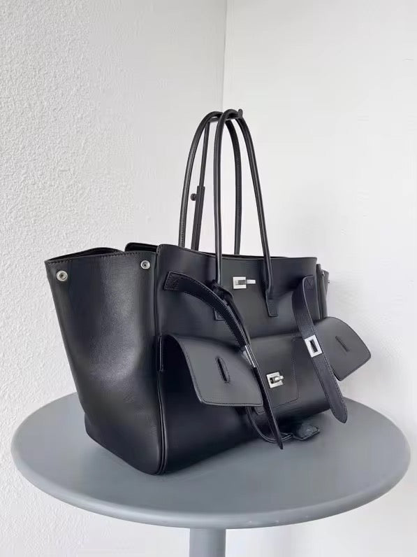 Chic & Timeless: Trendy Women's Genuine Leather Bag