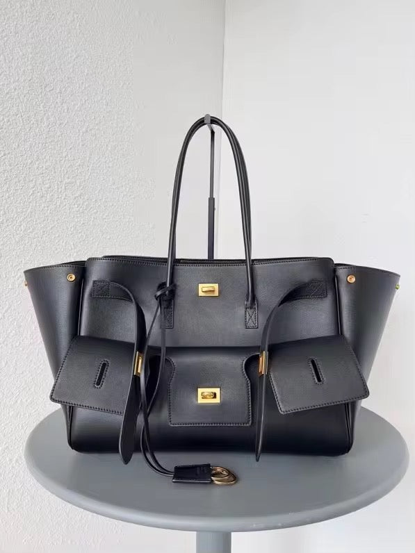 Chic & Timeless: Trendy Women's Genuine Leather Bag