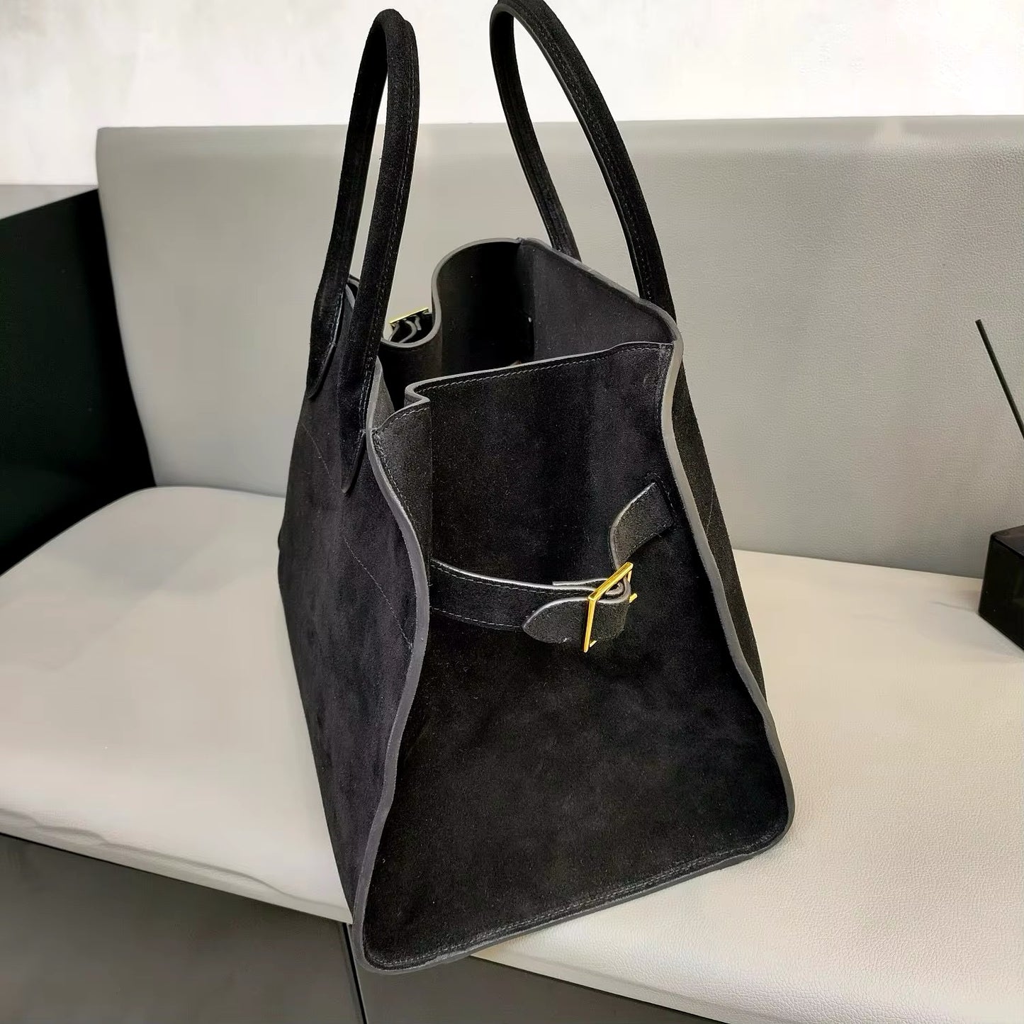 Trendy Women's Bag Made of Genuine Suede – Elevate Your Style