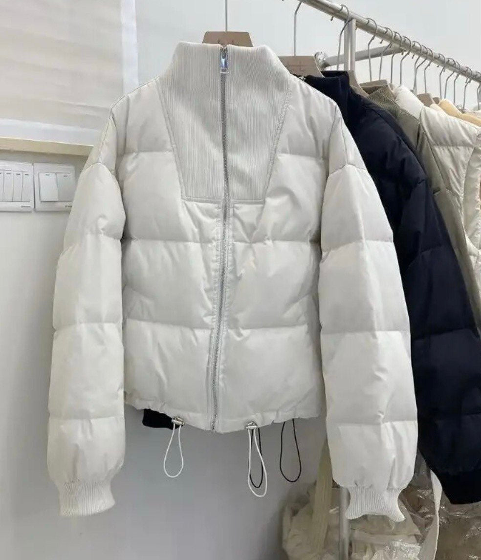 Stylischer, übergroßer Damenparka. Damen-Baumwolljacke. Übergroßer Damenparka.