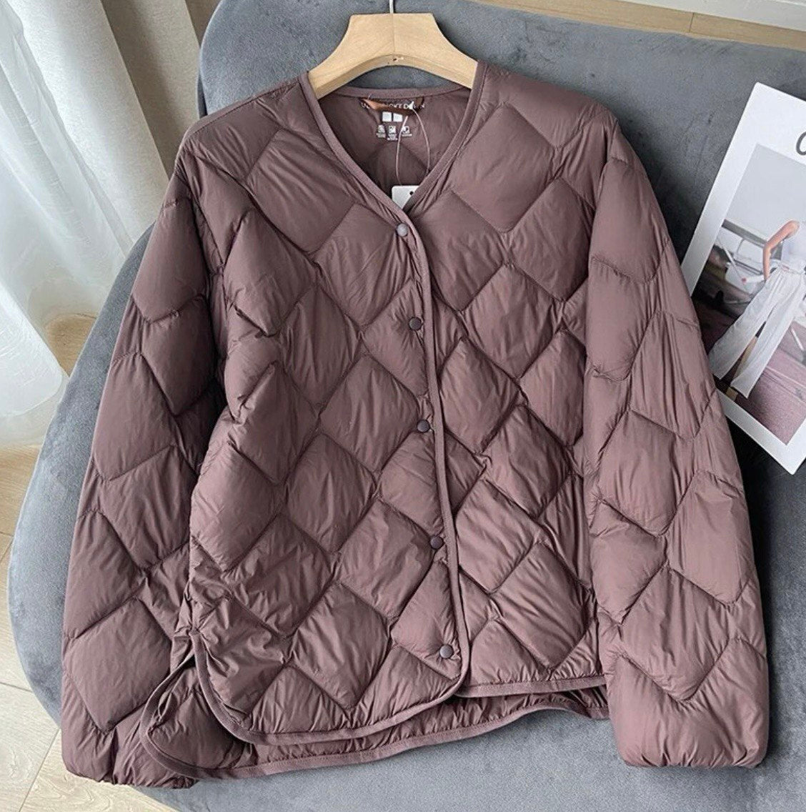 Cozy Chic: Leichte Entendaunenjacke für Damen