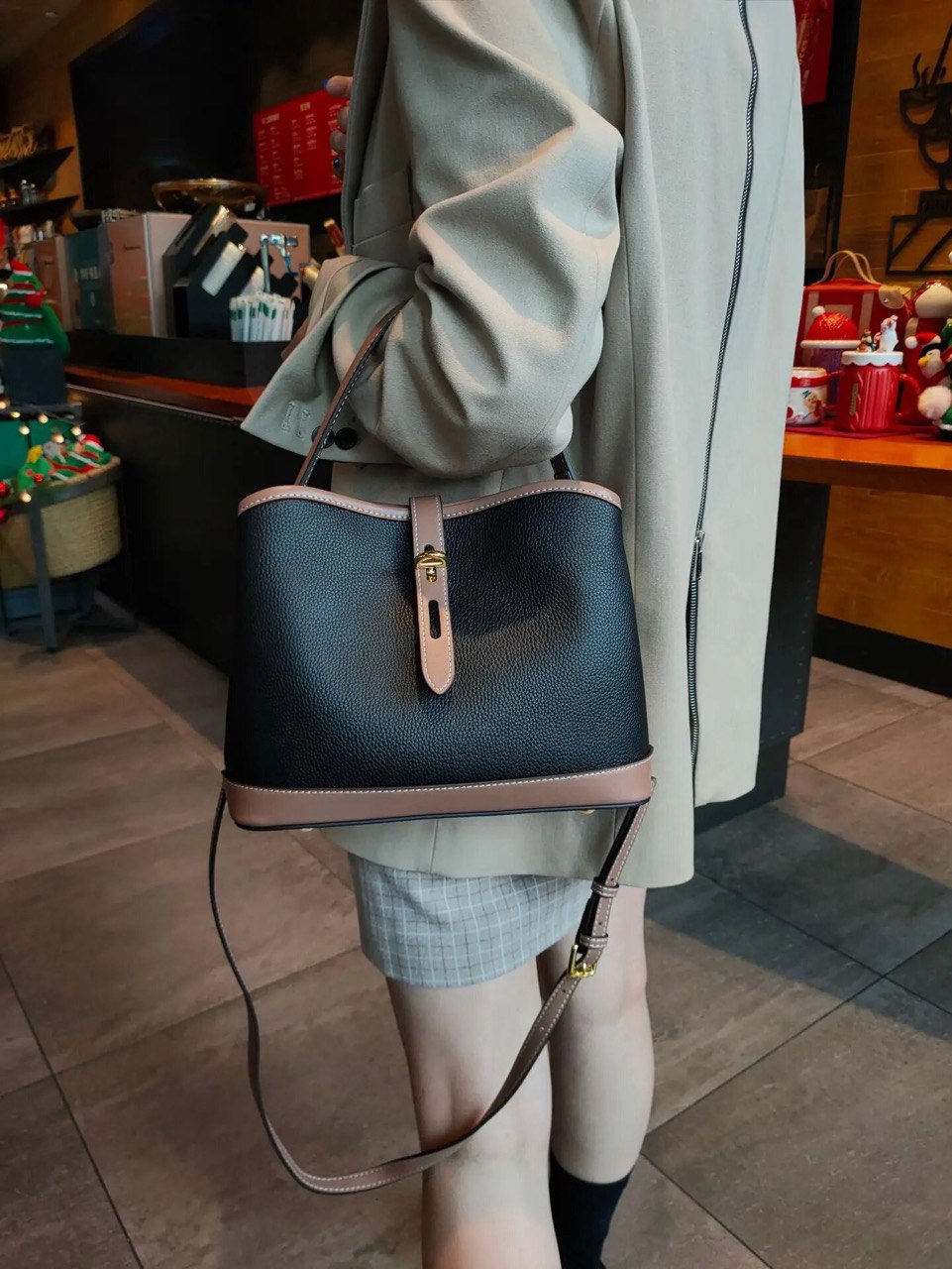 Exquisite Handcrafted Leather Women's Bag