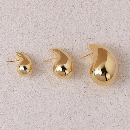 Stylish Women's Drop Earrings: Elevate your look with our elegant drop-shaped earrings.